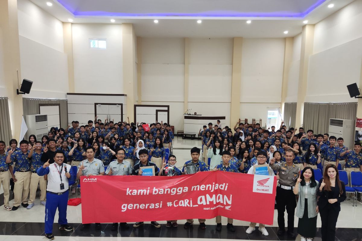 Honda Babel berikan edukasi keselamatan berkendara di SMK Tunas Karya Pangkalpinang